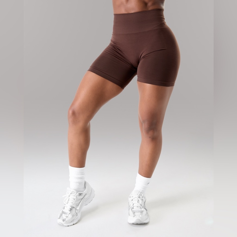 Alphalete • NWT Amplify Contour shorts 5”  colour “manhattan” Bike Shorts
